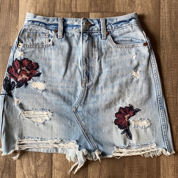 Abercrombie & Fitch Dresses & Skirts - Abercrombie & Fitch mini skirt size 25
